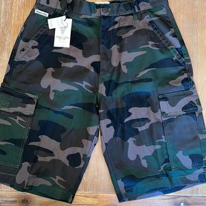 Hawks bay Camo cargo shorts. NWT. Size 36